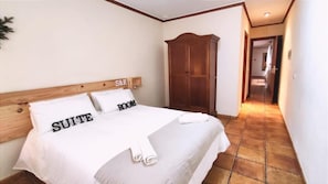Quarto casal | Escrivaninha, ferros/tábuas de passar roupa, Wi-Fi de cortesia