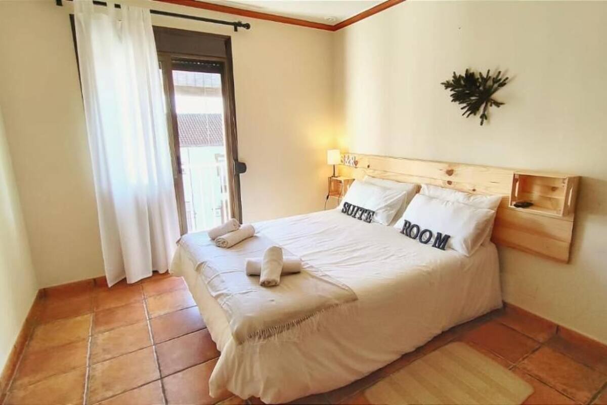 Quarto casal, terraço | Escrivaninha, ferros/tábuas de passar roupa, Wi-Fi de cortesia