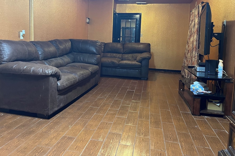 Centrally located, downtown walking distance, near Mexico Border. RioGrande view