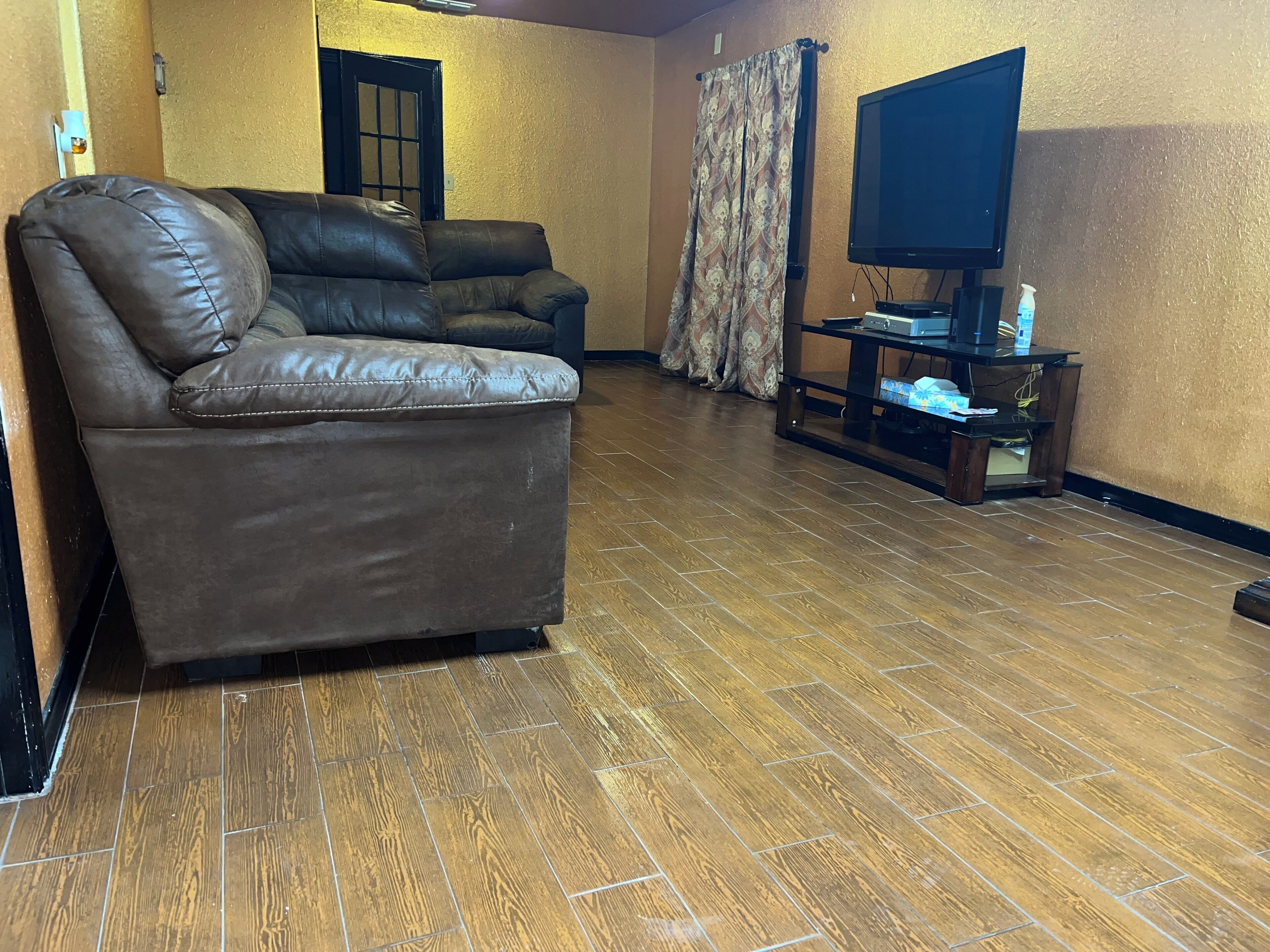 Centrally located, downtown walking distance, near Mexico Border. RioGrande view