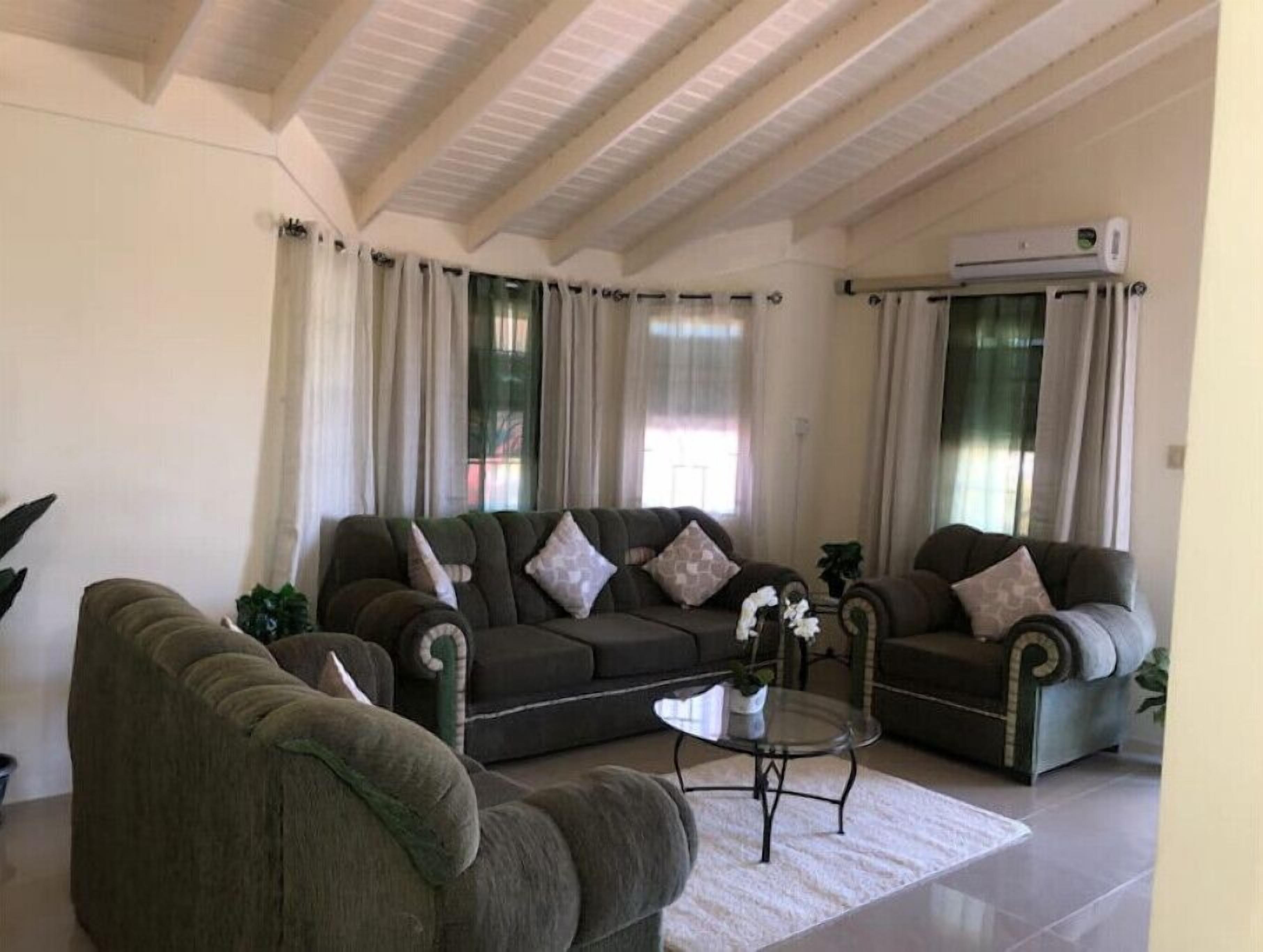 Smart-TV, DVD-Player, Tischtennisplatte