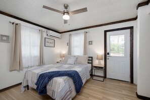 1 slaapkamer, een strijkplank/strijkijzer, wifi, beddengoed