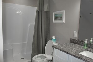 Shower, hair dryer, soap, shampoo - Blue Stone #1 1 mile from HWY 75. 15 minutes from the ARK Encounter (Crittenden)