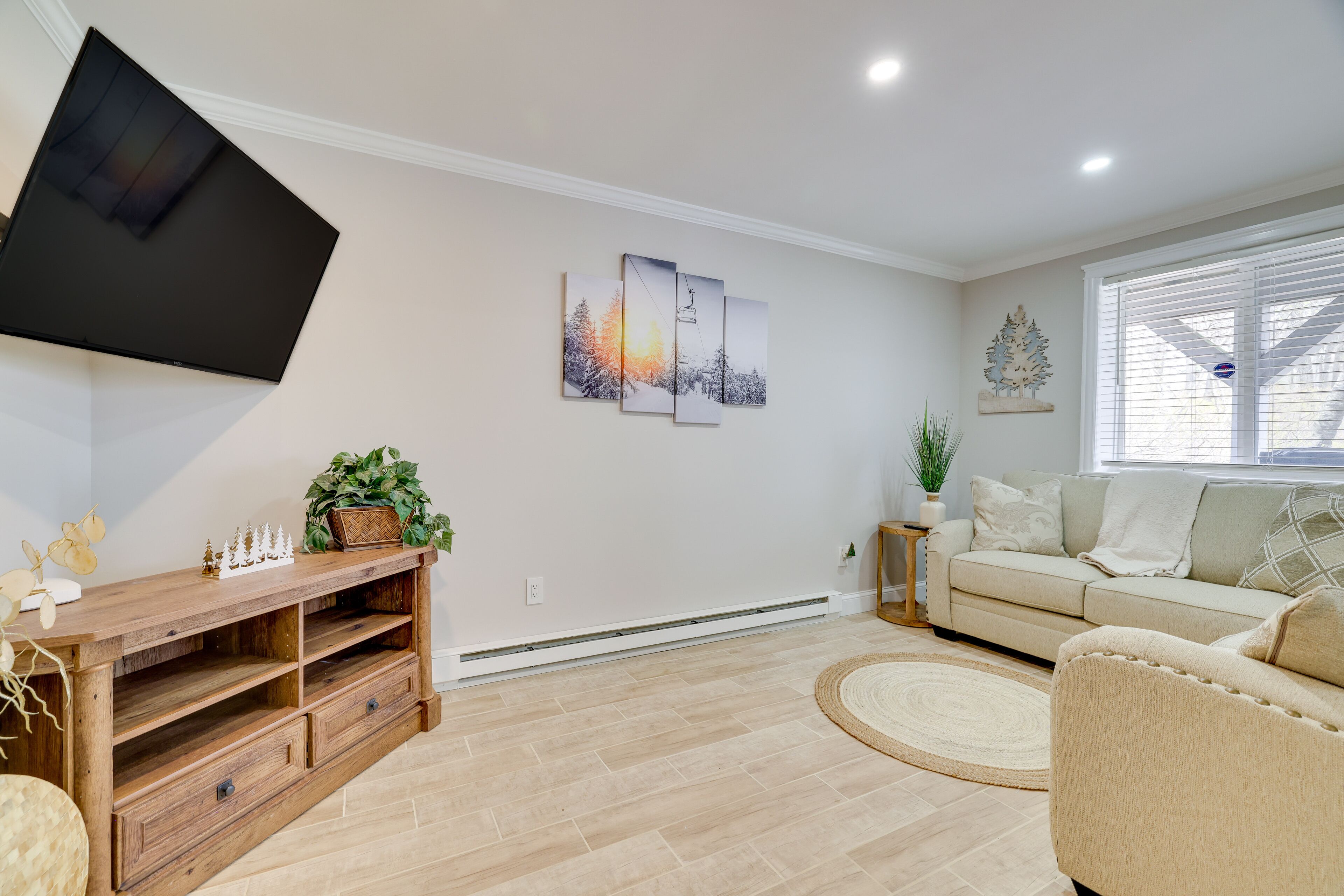 Home w/ Indoor Pool Access Near Skiing & Kalahari!