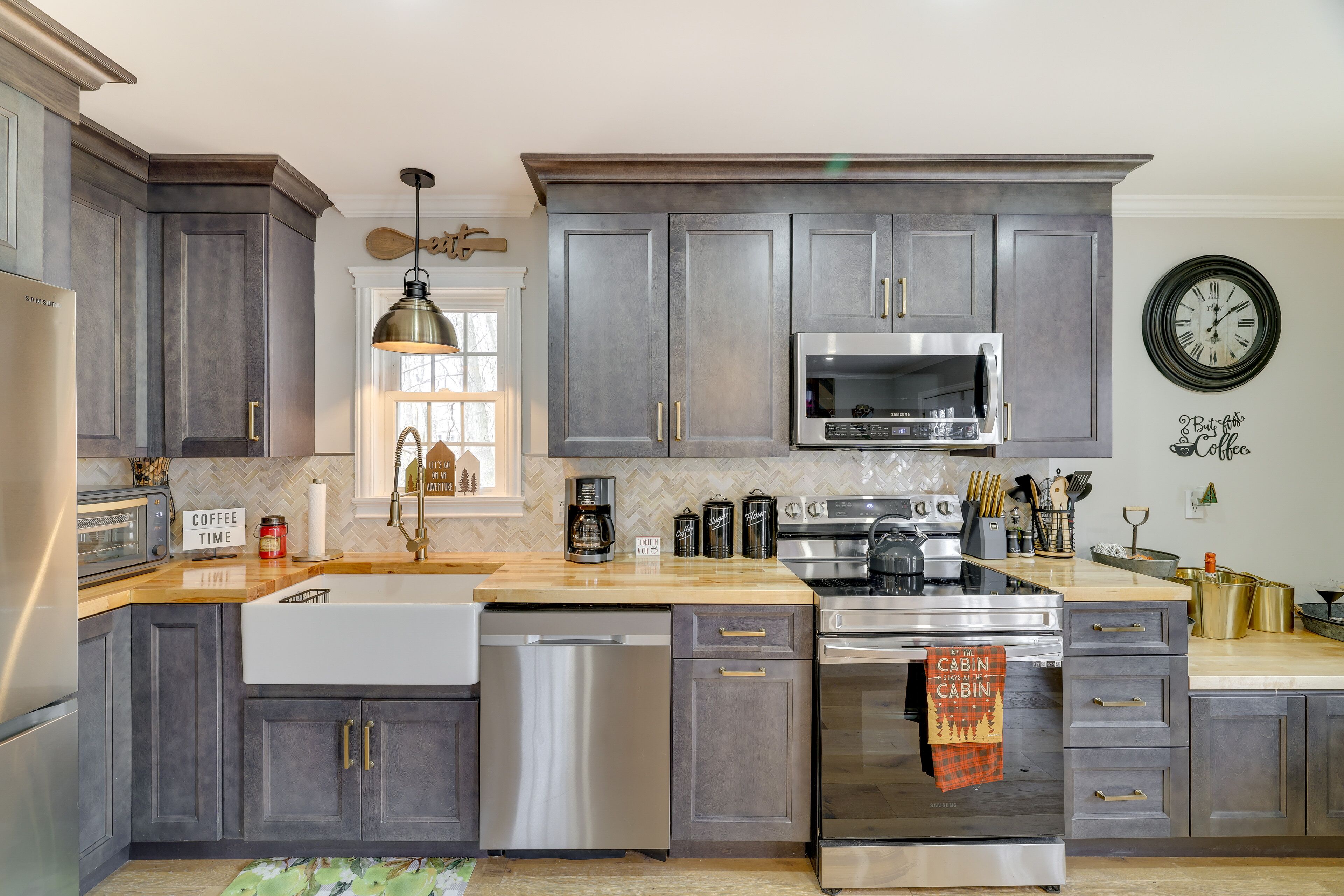 Home w/ Indoor Pool Access Near Skiing & Kalahari!