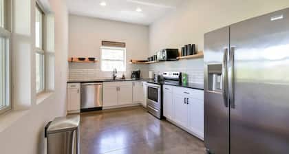 Lakefront Retreat w/Views, Fire Pit & 2 Acres