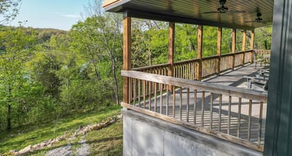 Lakefront Retreat w/Views, Fire Pit & 2 Acres