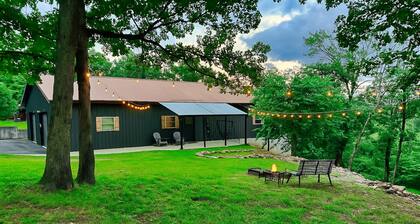 Lakefront Retreat w/Views, Fire Pit & 2 Acres