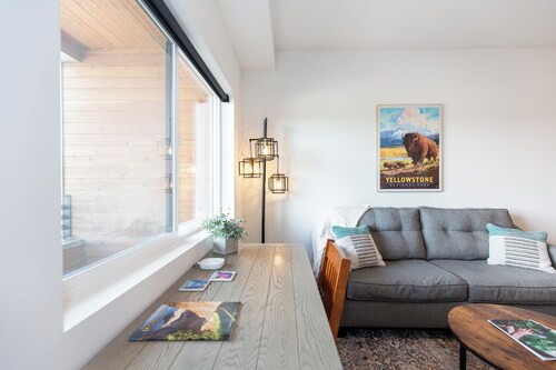 Bozeman 406 Downtown with Indoor Parking!