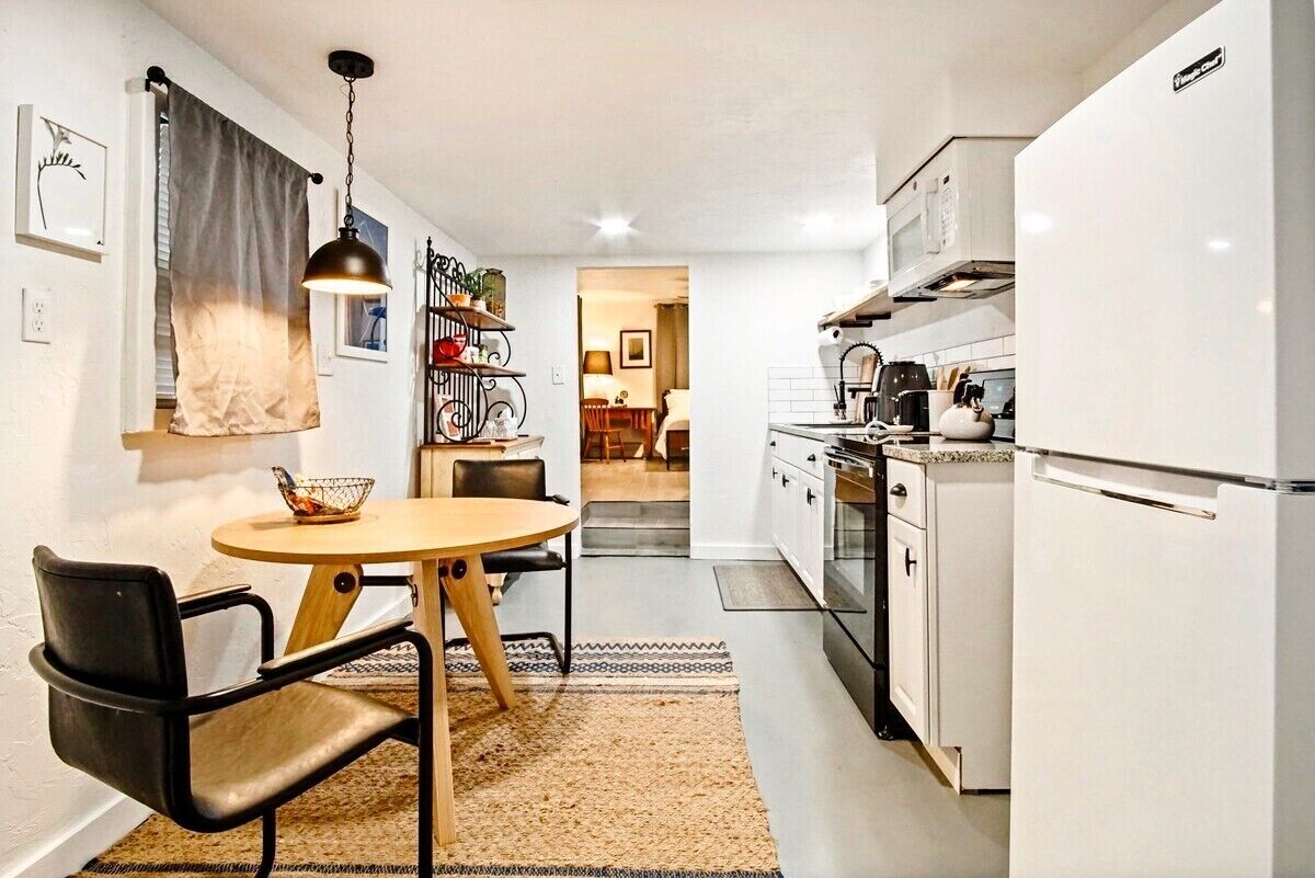 Rustic Gem | 5min-Asian District | Full Kitchen | Rain Shower