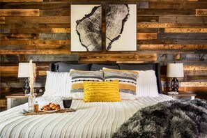 2 habitaciones, tabla de planchar con plancha y cuna de viaje