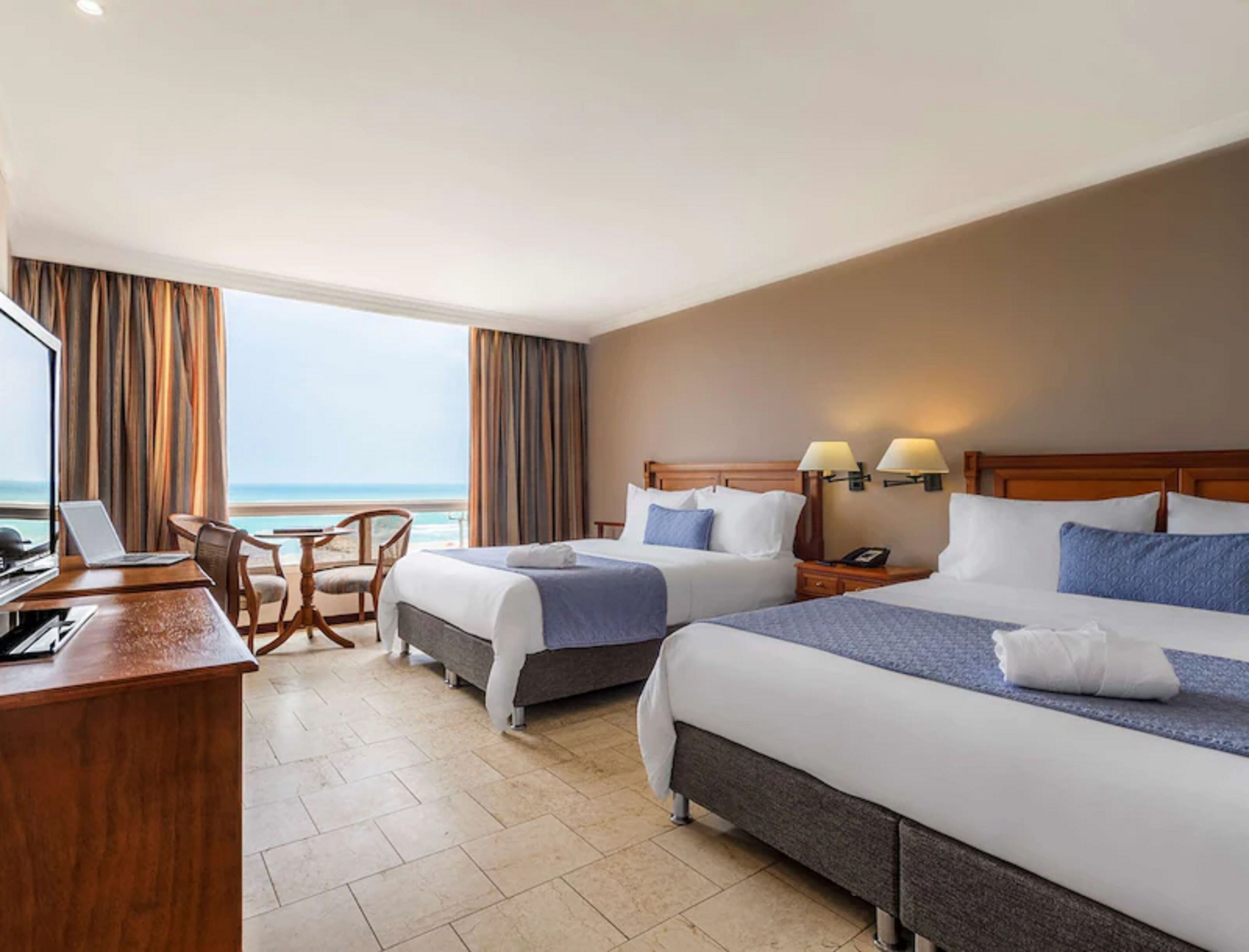 Photo - Room in Lodge - Hc-Vm Hotel Room Facing The Sea With Pool Air Conditioning And WIFI