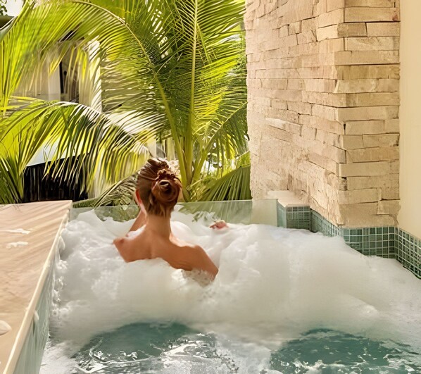 Apartment | Bathroom | Shower, hair dryer, towels, shampoo - Moots Tulum (Tulum)