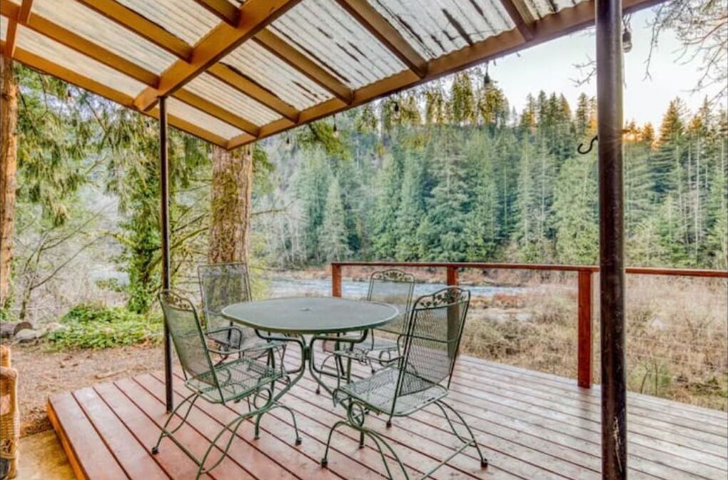 Washougal river view, hot tub and HVAC for heat and cooling