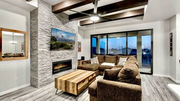 Smart TV, fireplace