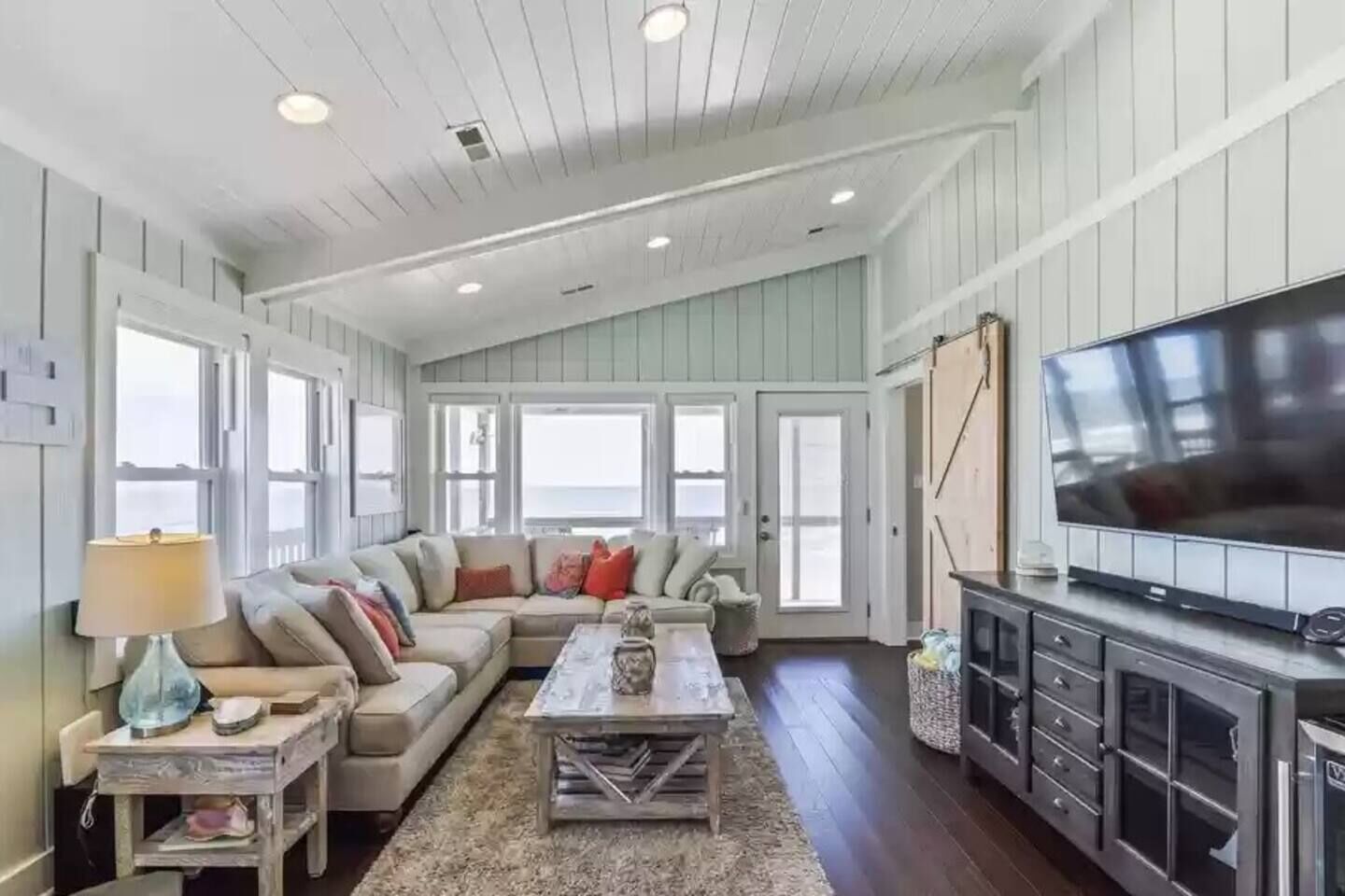 Stay Longer, Save More! Chic oceanfront cottage