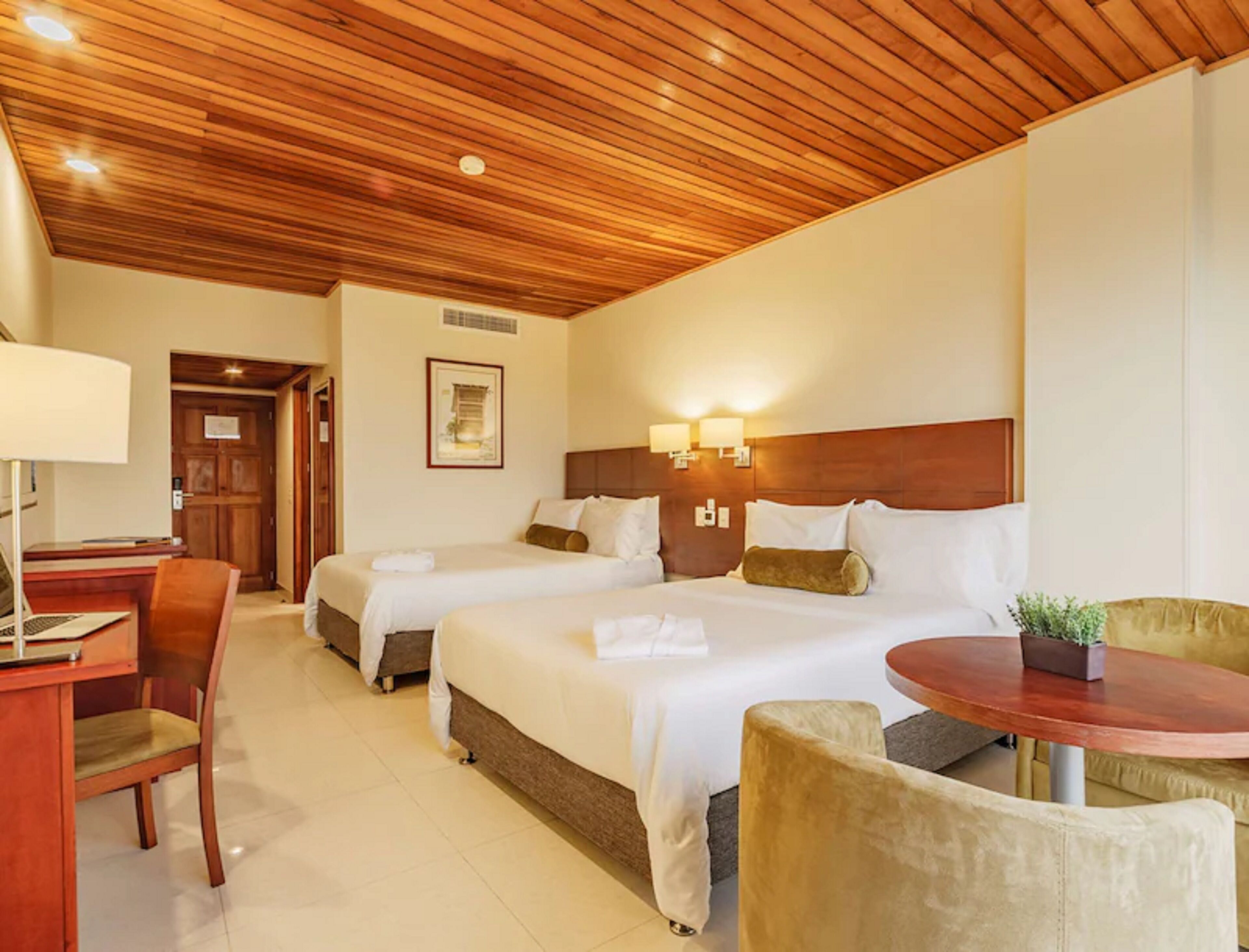 Foto - \"room in Lodge - Hc-vp Hotel Room Facing The Sea With Pool Air Conditioning And Wifi\"