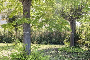 Property grounds - M359 - Marcelli, Three-room apartment with large garden 100 meters from the sea (Marcelli)