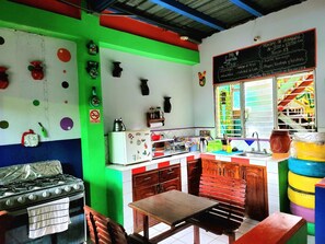 Executive Double Room, 1 King Bed, Courtyard View, Tower | Private kitchen | Mini-fridge, microwave, oven, toaster