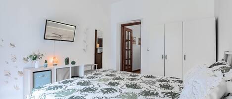 1 bedroom, iron/ironing board