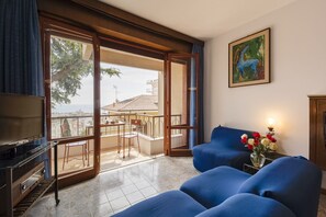 Unclassified image, 2 of 32, button