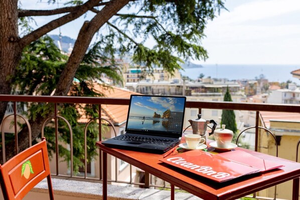 Unclassified image, 1 of 32, button