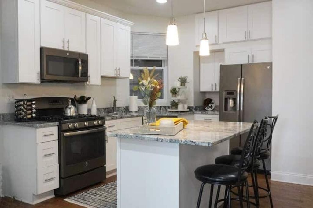 Frigorífic, microones, forn i placa de cuina 