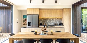 Dining - Coastal living with a hot tub and just 100 metres from Onetangi Beach (Waiheke Island)