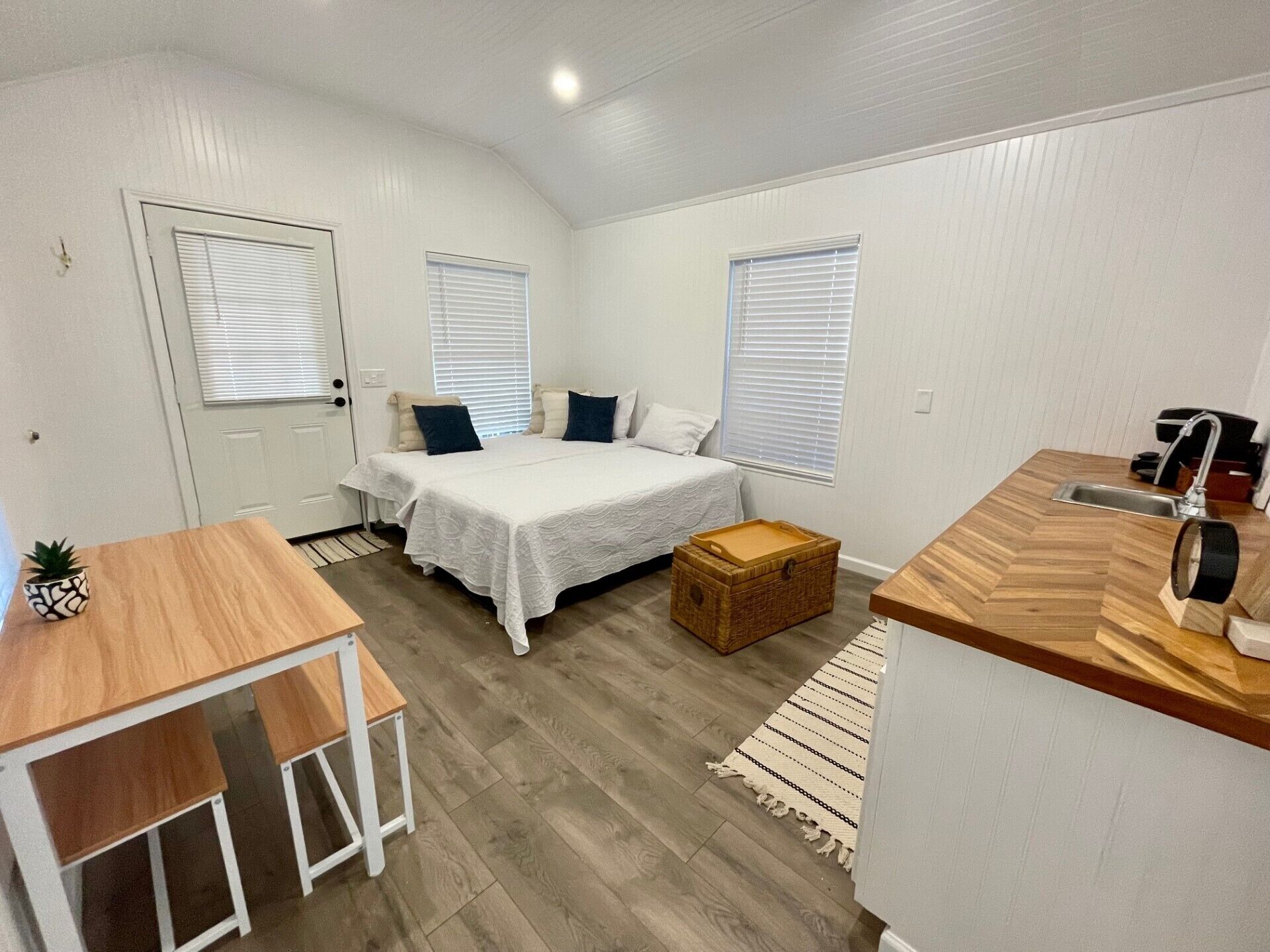 Cranes Cottages at Canyon Lake Cottage 1