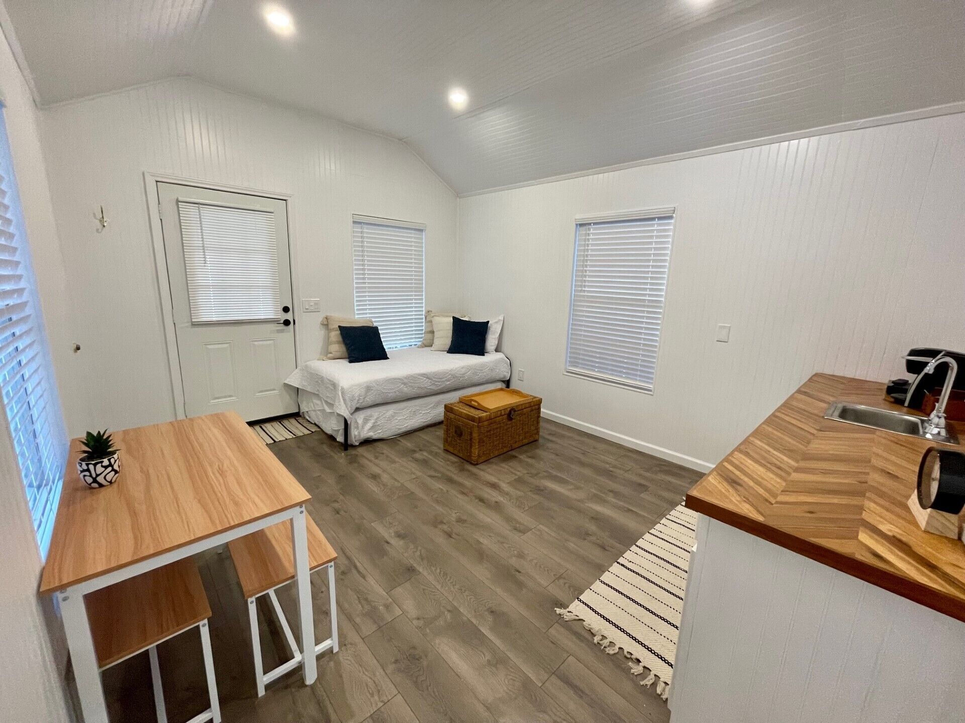 Cranes Cottages at Canyon Lake Cottage 1