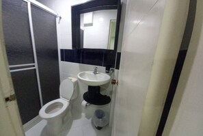 Dortoir Partagé, 1 chambre, fumeur, terrasse | Équipements de salle de bain