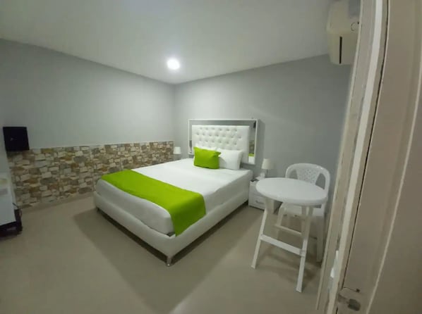 1 bedroom - "room in Lodge - Bm-5 Room Near the sea With air Conditioning and Wifi" (Cartagena)