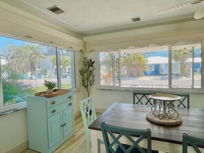 Dining - Spacious beach cottage steps from the beach on Anna Maria Island (Bradenton Beach)