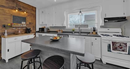 Our Casa is located in the quaint town of Kingsville. Come enjoy the scenery!