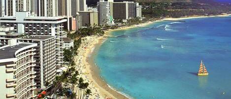 Beach nearby, sun-loungers, beach towels