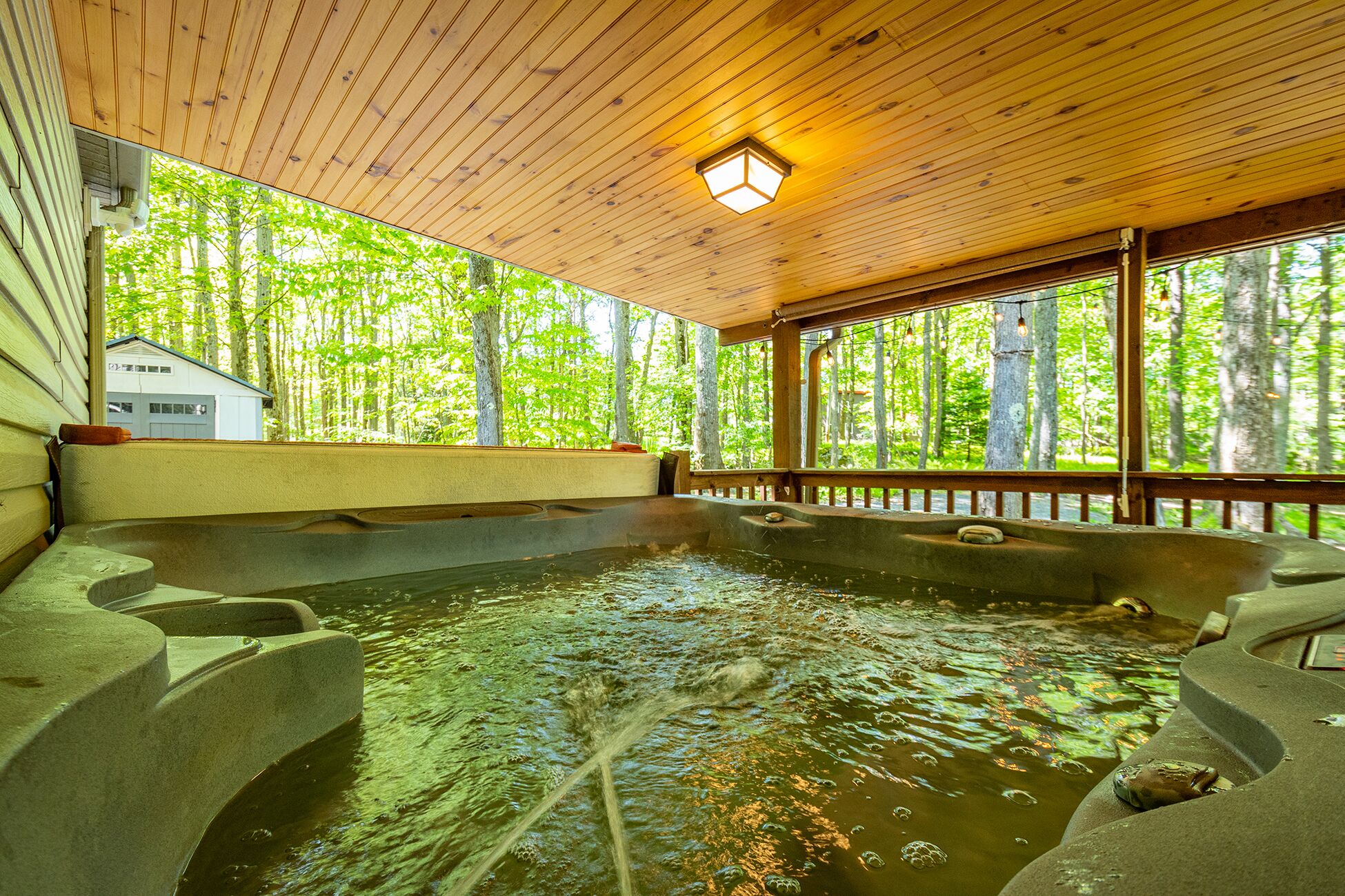 Outdoor spa tub