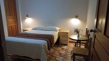 Desk, laptop workspace, free WiFi