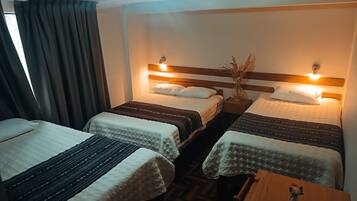 Basic Quadruple Room | Desk, laptop workspace, free WiFi