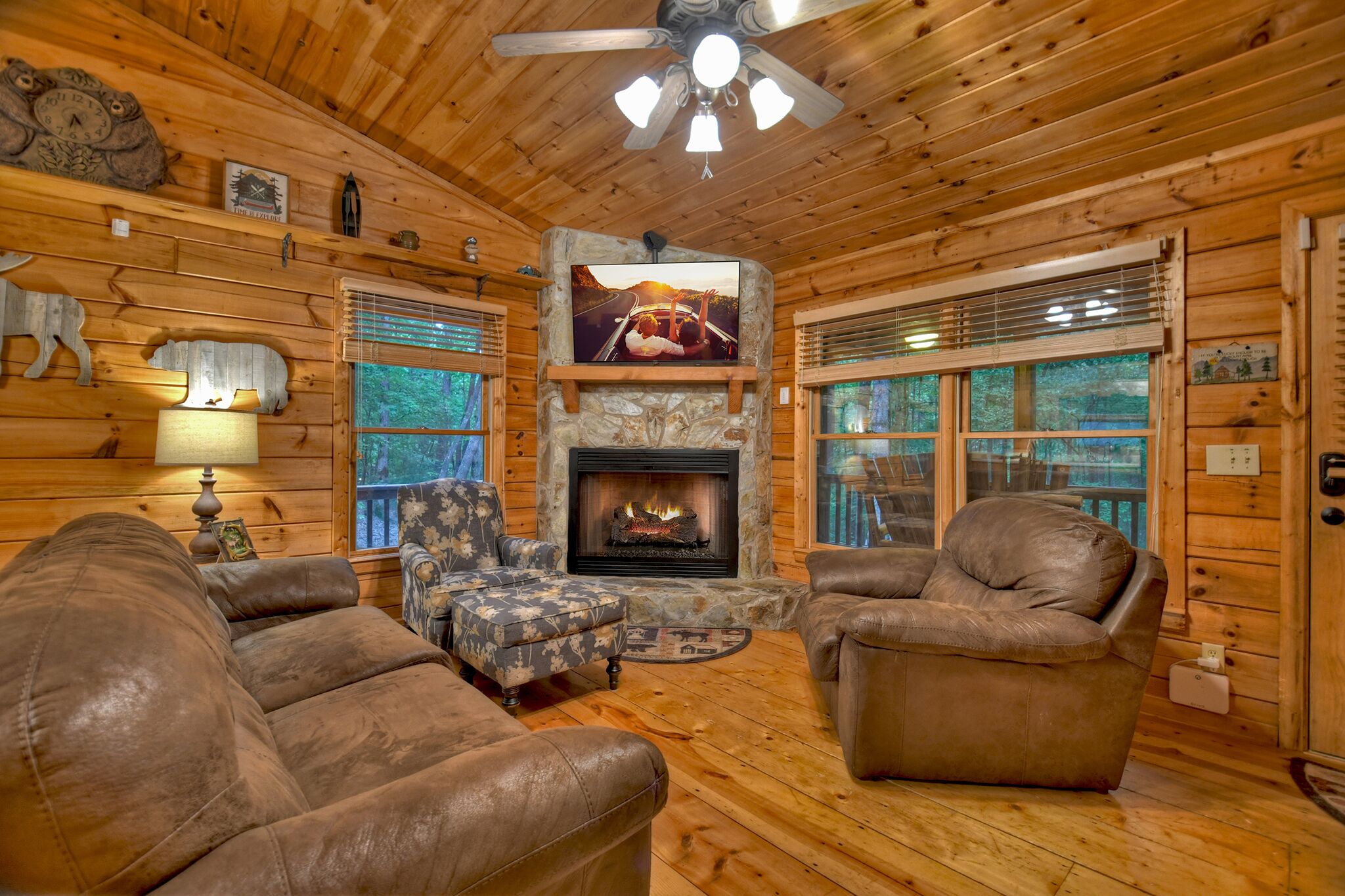 Bear End - Beautiful Modern Cabin with Hot Tub