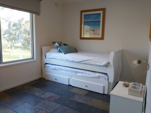 3 bedrooms, iron/ironing board, WiFi, bed sheets