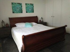 3 bedrooms, iron/ironing board, WiFi, bed sheets - 34 Acre Wood Farm Stay Clarendon Entire House (Clarendon)