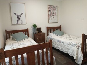 3 bedrooms, iron/ironing board, WiFi, bed sheets