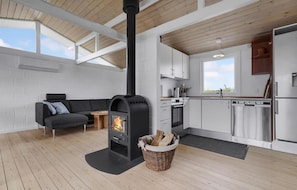 Køleskab, kogeplade, opvaskemaskine, kaffe-/temaskine