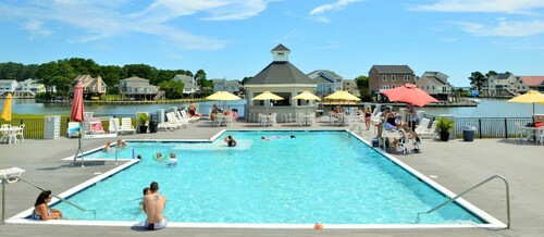 Seahorse Cove | Renovated Coastal Retreat, Screened Porch, Resort Amenities + Pet Friendly