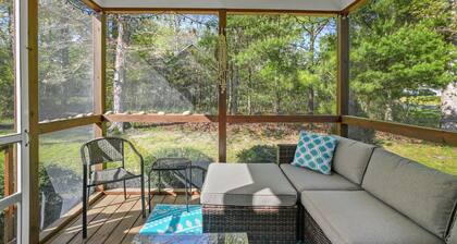 Seahorse Cove - Screened porch, Shared pools!