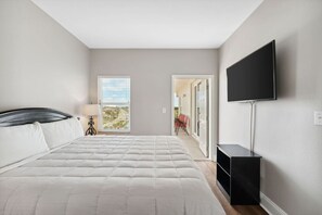 3 bedrooms, desk, iron/ironing board, WiFi
