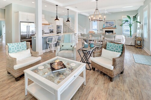 CARPE DIEM, A LUXURY HOME WITH AMAZING GULF VIEWS VIEWS, FIRE PIT, PET-FRIENDLY!