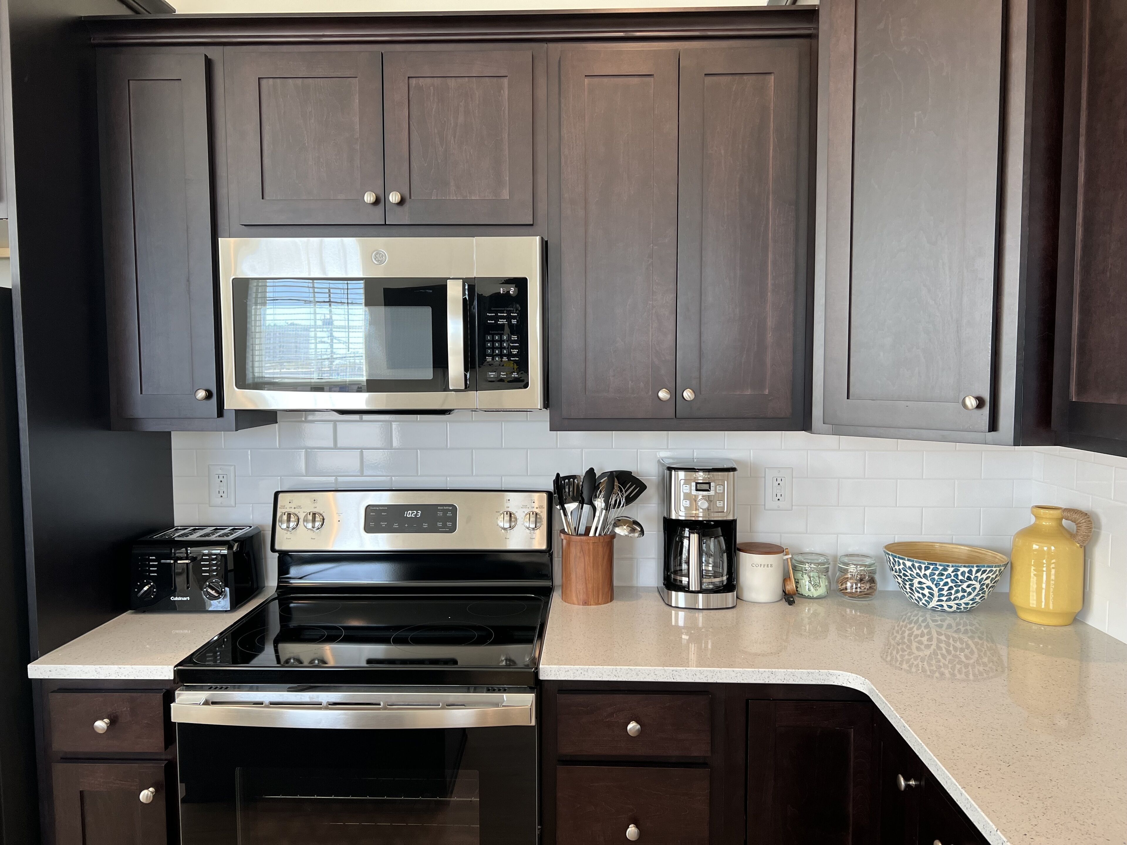 ViBe Retreat #1 - 3 Blocks to the Ocean!