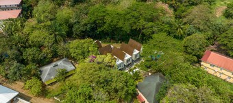 Cozy Beach Villa at The Shores 5 minutes from the beach