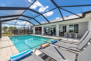 A heated pool - Sauna, Paddle Boards, Gulf Access, Heated Pool - Villa Sun Kissed - Roelens Vacations (Cape Coral)